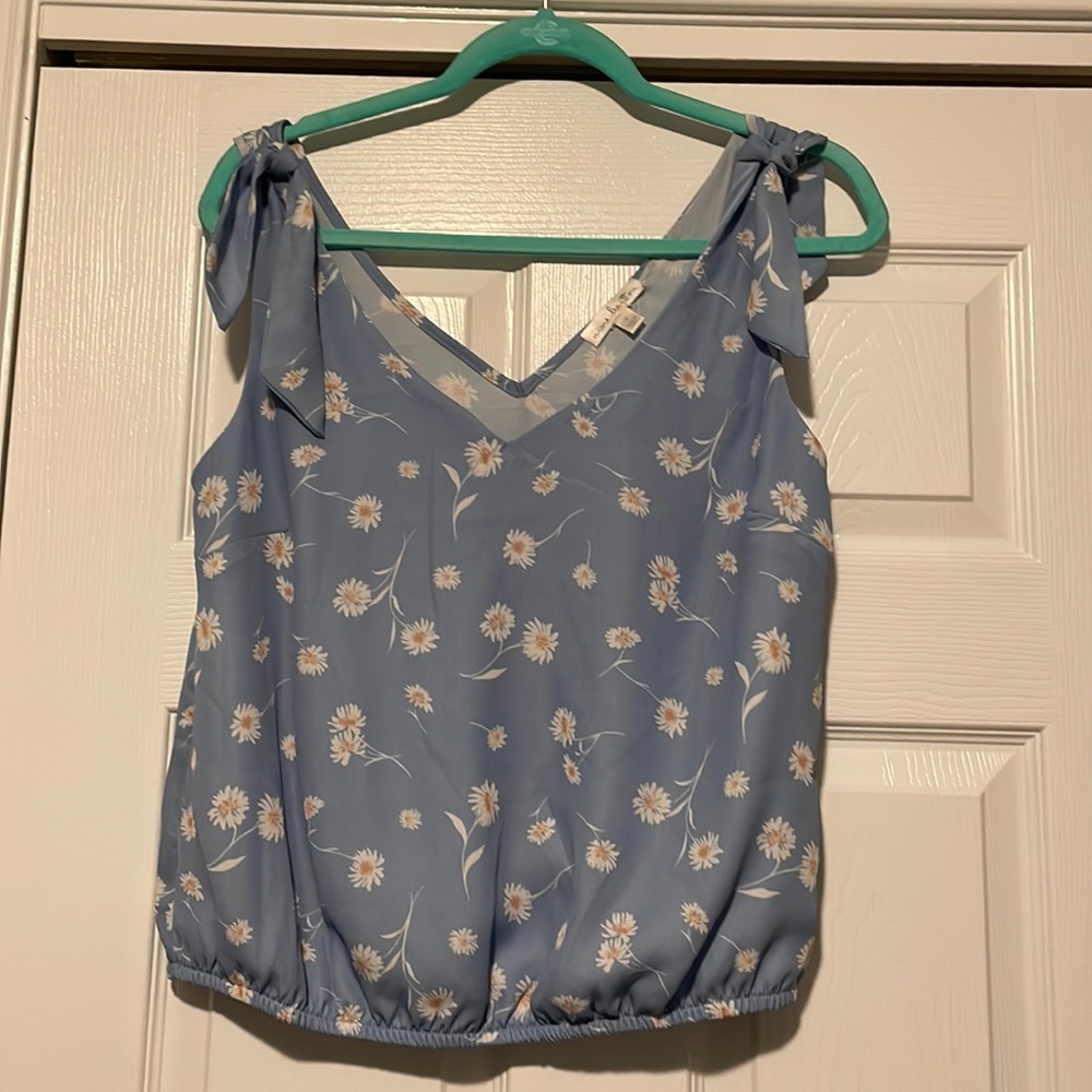 Nine Britton Size Small Blue Daisy Print Tank top EUC